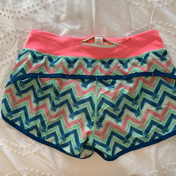 Virtually new Ivivva girls Size 14 or Women’s 0-2 Lululemon speed shorts. Worn1x - Picture 4 of 5